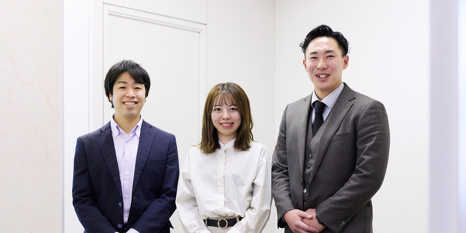 これから意見を交わす3名の社員の写真